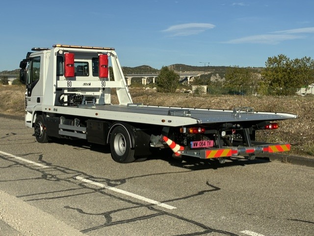 atm_100_eurocargo_simple_cabine_05